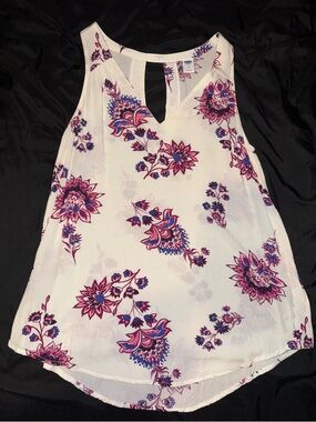 Old Navy White Floral Cutout Neck Sleeveless Tank - Pink & Blue Flowers